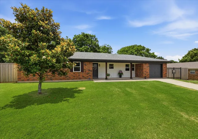Homes for sale in Decatur, TX | 1005 North Miller, Decatur, TX 76234 | MLS# 21297162
