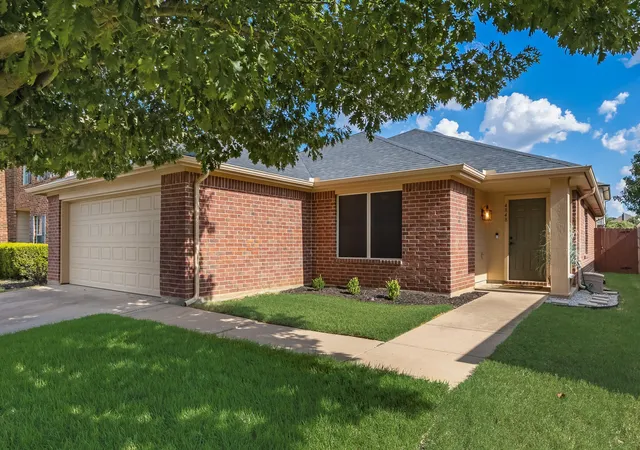 Photo 1 of Single family home for sale at 4848 Trail Hollow Dr, Fort Worth, TX 76244 | MLS# 21296096 | Listing updated on 2026-07-25