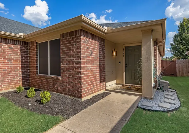 Photo 1 of Single family home for sale at 4848 Trail Hollow Dr, Fort Worth, TX 76244 | MLS# 21296096 | Listing updated on 2026-07-25