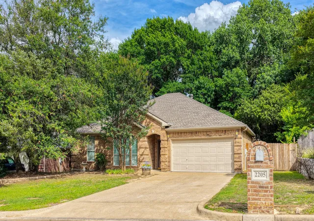 Homes for sale in Weatherford, TX | 2205 Country Brook Dr, Weatherford, TX 76087 | MLS# 21295539