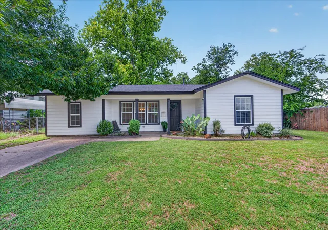 Homes for sale in Burleson, TX | 202 Taylor St, Burleson, TX 76028 | MLS# 21297152