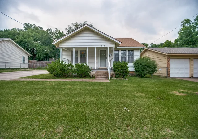 Homes for sale in Euless, TX | 707 Cannon Dr, Euless, TX 76040 | MLS# 21297238