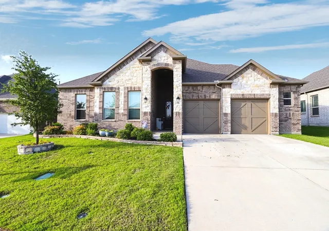 Homes for sale in Justin, TX | 910 Park Vista Dr, Justin, TX 76247 | MLS# 21297185