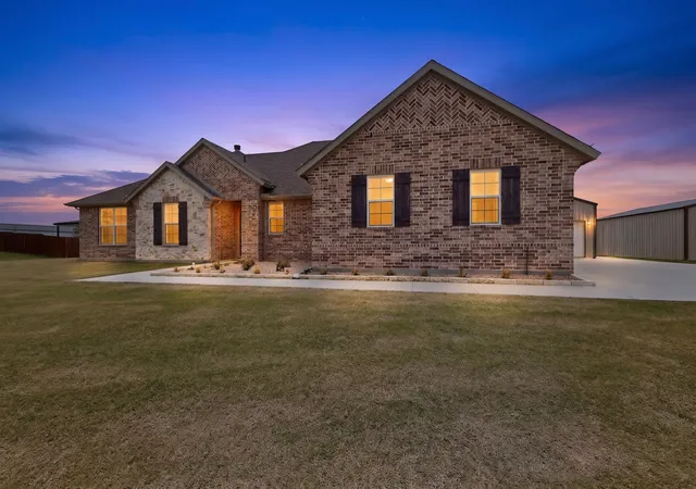 Homes for sale in Oak Ridge, TX | 2721 Burr Oak Rd, Oak Ridge, TX 75161 | MLS# 21297272