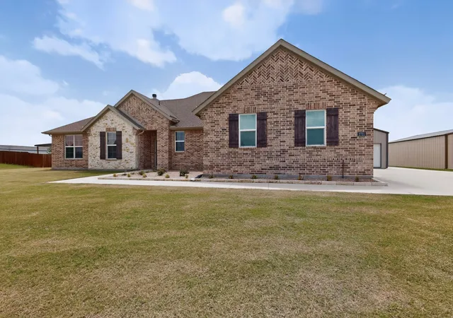 Homes for sale in Oak Ridge, TX | 2721 Burr Oak Rd, Oak Ridge, TX 75161 | MLS# 21297272