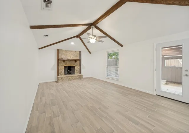Photo 4 of Single family home for sale at 301 Hillcrest Dr, Midlothian, TX 76065 | MLS# 21296811 | Listing updated on 2026-08-22