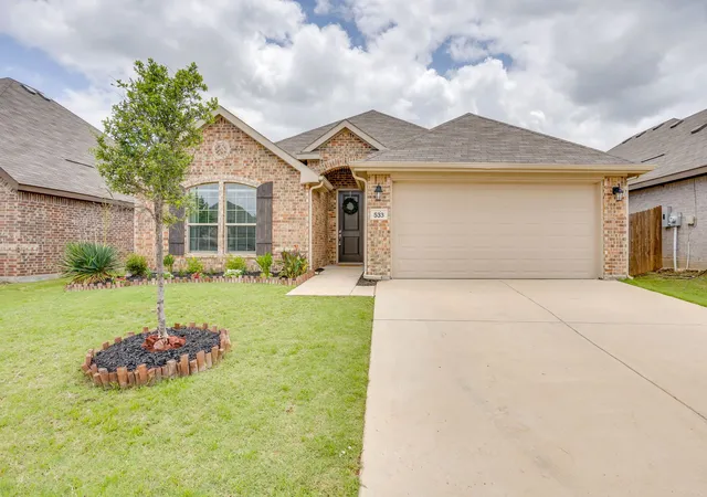 Photo 3 of Single family home for sale at 533 Lela Cir, Keene, TX 76059 | MLS# 21296833 | Listing updated on 2026-07-23