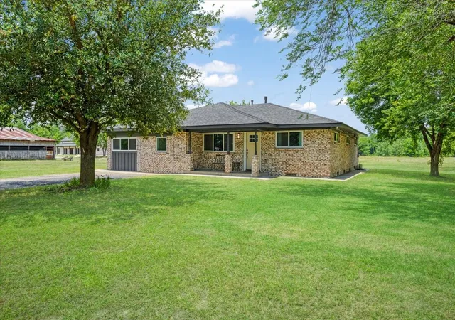 Photo 2 of Single family home for sale at 4938 County Road 4410, Commerce, TX 75428 | MLS# 21293081 | Listing updated on 2026-08-26