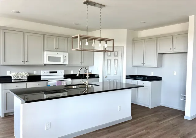 Photo 2 of Sale Pending at 1015 Springview Ln, Mabank, TX 75147 | MLS# 21297403 | Listing updated on 2026-09-04