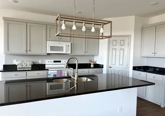 Photo 3 of Sale Pending at 1015 Springview Ln, Mabank, TX 75147 | MLS# 21297403 | Listing updated on 2026-09-04