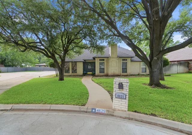 Homes for sale in North Richland Hills, TX | 4625 Hillside Dr, North Richland Hills, TX 76180 | MLS# 21295667