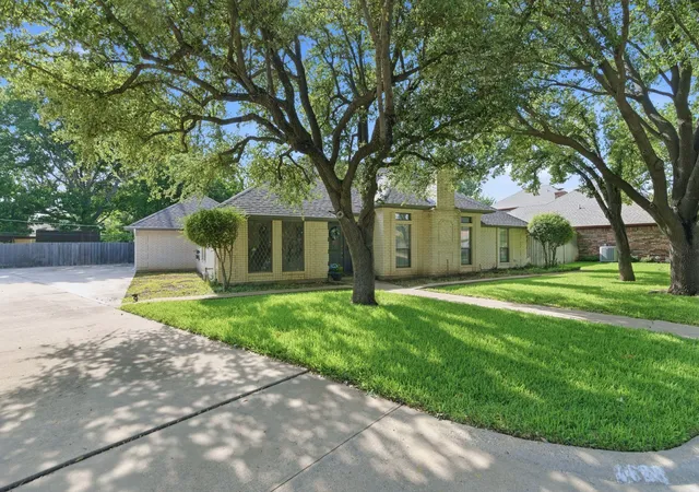 Homes for sale in North Richland Hills, TX | 4625 Hillside Dr, North Richland Hills, TX 76180 | MLS# 21295667
