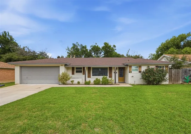 Photo 1 of Single family home for sale at 5809 Waltham Ave, Fort Worth, TX 76133 | MLS# 21278408 | Listing updated on 2026-07-27
