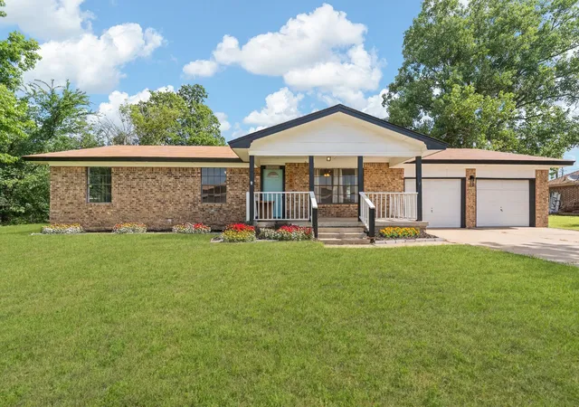 Homes for sale in Joshua, TX | 106 Cottonwood St, Joshua, TX 76058 | MLS# 21297470