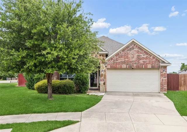 Photo 2 of Single family home for sale at 5504 Paloma Ct, Fort Worth, TX 76179 | MLS# 21290709 | Listing updated on 2026-08-29