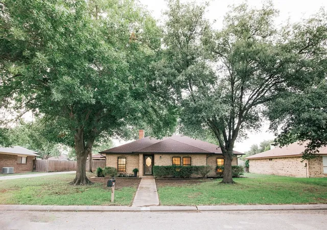 Photo 1 of Single family home for sale at 2409 Green Oaks St, Denton, TX 76209 | MLS# 21297512 | Listing updated on 2026-08-26