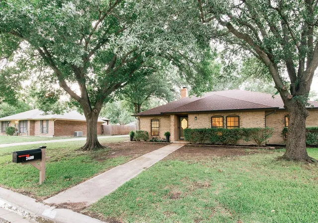 Photo 3 of Single family home for sale at 2409 Green Oaks St, Denton, TX 76209 | MLS# 21297512 | Listing updated on 2026-08-26