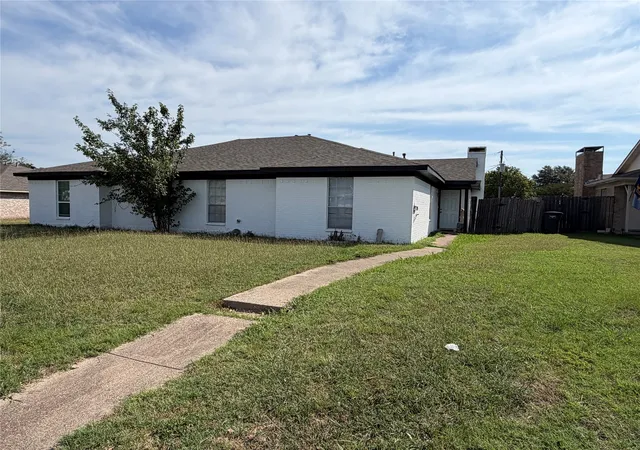 Multi family home for sale at 4324 S Segura Ct S, Fort Worth, TX 76132 | MLS# 21297527