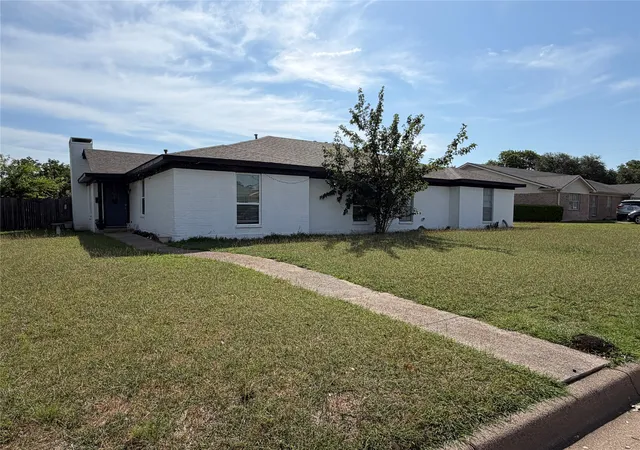 Photo 2 of Multi family home for sale at 4324 S Segura Ct S, Fort Worth, TX 76132 | MLS# 21297527 | Listing updated on 2026-09-03