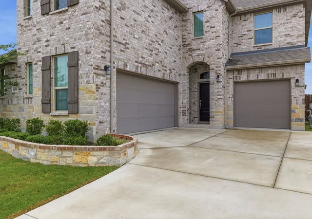 Photo 4 of Single family home for sale at 3619 Twin Pines Dr, Midlothian, TX 76065 | MLS# 21295676 | Listing updated on 2026-08-25