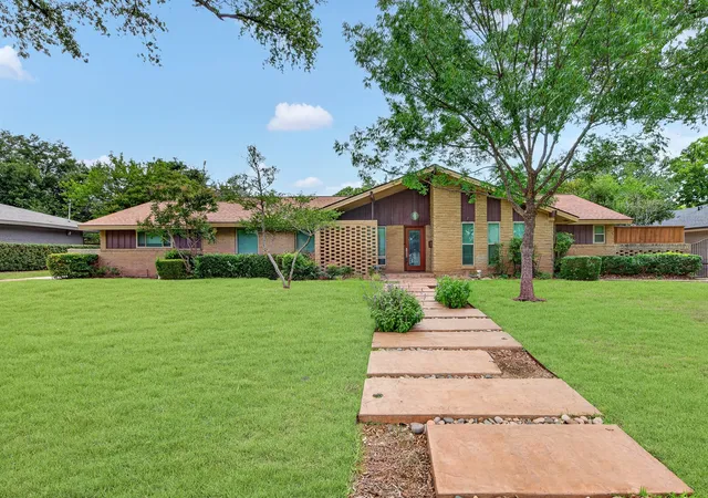 Photo 1 of Sale Pending at 3763 Vinecrest Dr, Dallas, TX 75229 | MLS# 21297213 | Listing updated on 2026-07-20