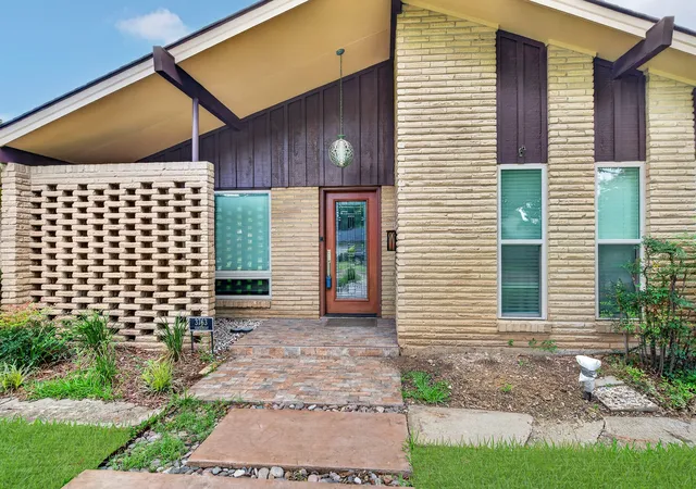 Photo 3 of Sale Pending at 3763 Vinecrest Dr, Dallas, TX 75229 | MLS# 21297213 | Listing updated on 2026-07-20