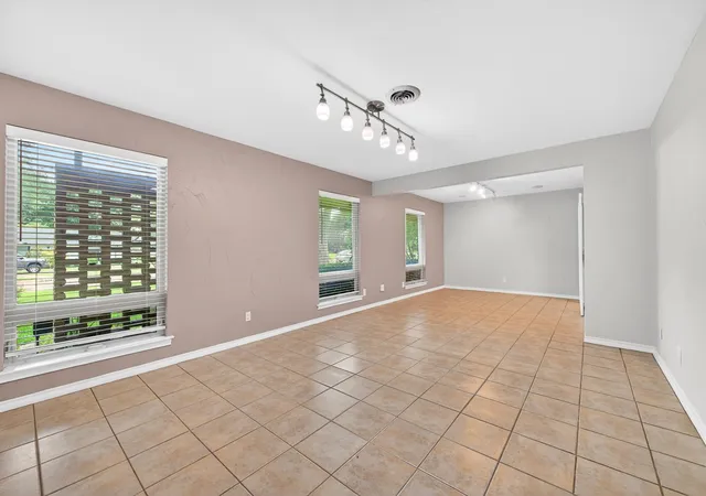Photo 4 of Sale Pending at 3763 Vinecrest Dr, Dallas, TX 75229 | MLS# 21297213 | Listing updated on 2026-07-20