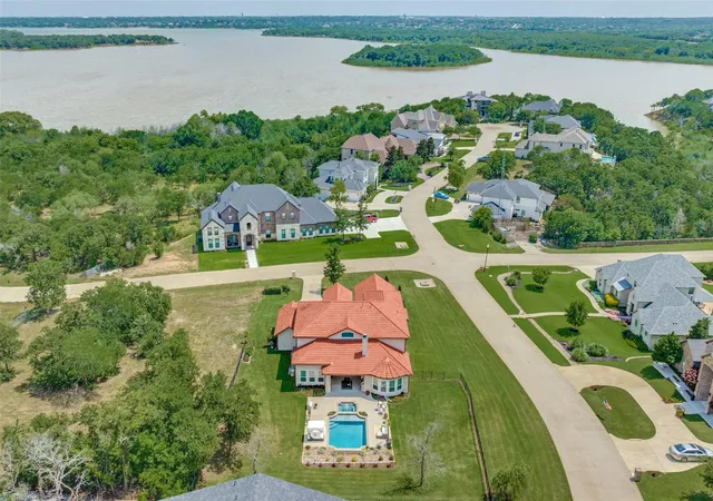 Photo 2 of Single family home for sale at 2501 Oak Bluff Dr, Corinth, TX 76210 | MLS# 21297539 | Listing updated on 2026-08-18