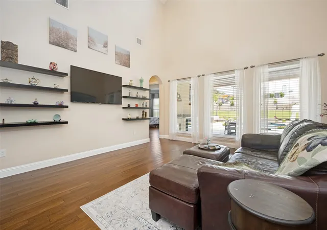 Photo 4 of Single family home for sale at 2501 Oak Bluff Dr, Corinth, TX 76210 | MLS# 21297539 | Listing updated on 2026-08-18