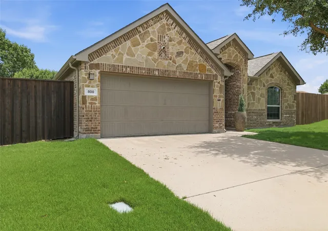 Homes for sale in Burleson, TX | 800 Silverthorne Dr, Burleson, TX 76028 | MLS# 21288035