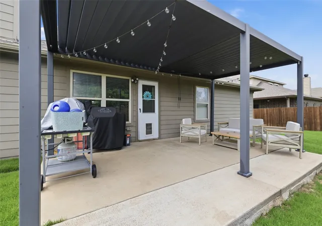 Homes for sale in Burleson, TX | 800 Silverthorne Dr, Burleson, TX 76028 | MLS# 21288035