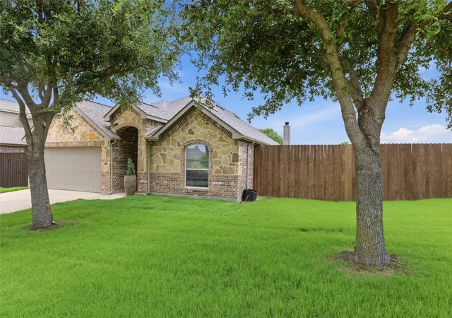 Homes for sale in Burleson, TX | 800 Silverthorne Dr, Burleson, TX 76028 | MLS# 21288035