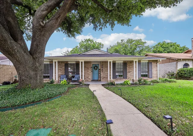 Photo 1 of Sale Pending at 2927 Winterberry Dr, Carrollton, TX 75007 | MLS# 21261646 | Listing updated on 2026-09-01