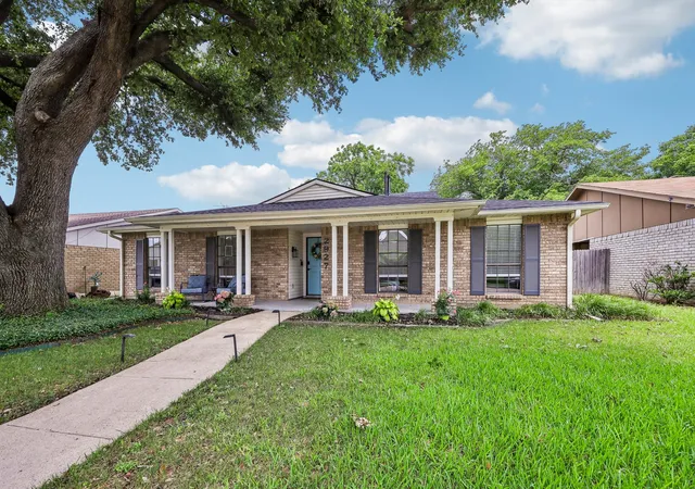 Photo 2 of Sale Pending at 2927 Winterberry Dr, Carrollton, TX 75007 | MLS# 21261646 | Listing updated on 2026-09-01