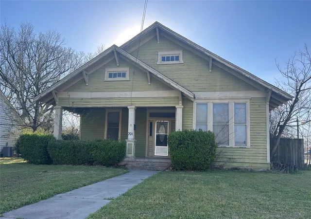 Photo 1 of Land for sale at 701 S Clements St, Gainesville, TX 76240 | MLS# 21297596 | Listing updated on 2026-09-15