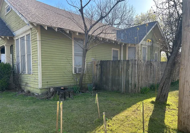 Photo 3 of Land for sale at 701 S Clements St, Gainesville, TX 76240 | MLS# 21297596 | Listing updated on 2026-09-15