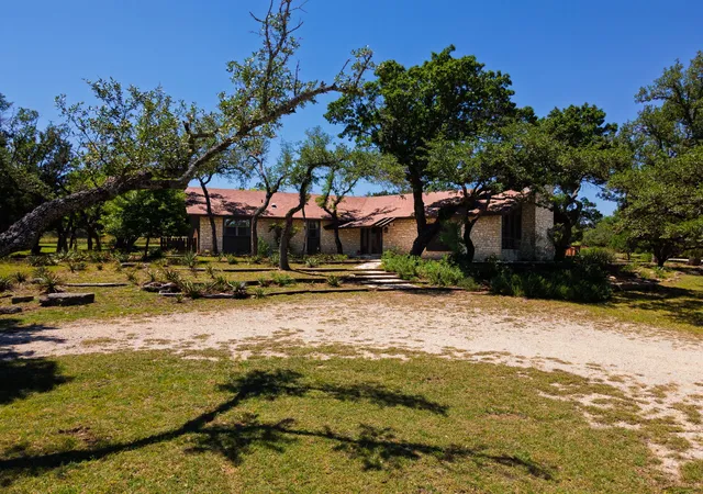 Photo 2 of Single family home for sale at 20 Sheppard Ln, Lampasas, TX 76550 | MLS# 21297674 | Listing updated on 2026-07-18