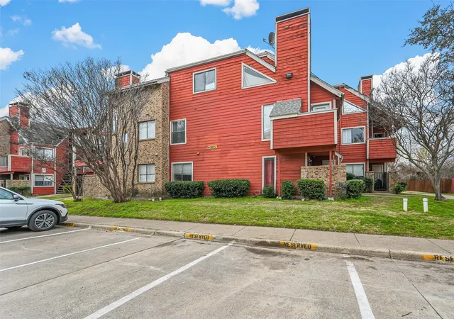 Photo 3 of Condo for sale at 9825 Walnut St #206, Dallas, TX 75243 | MLS# 21297673 | Listing updated on 2026-08-04