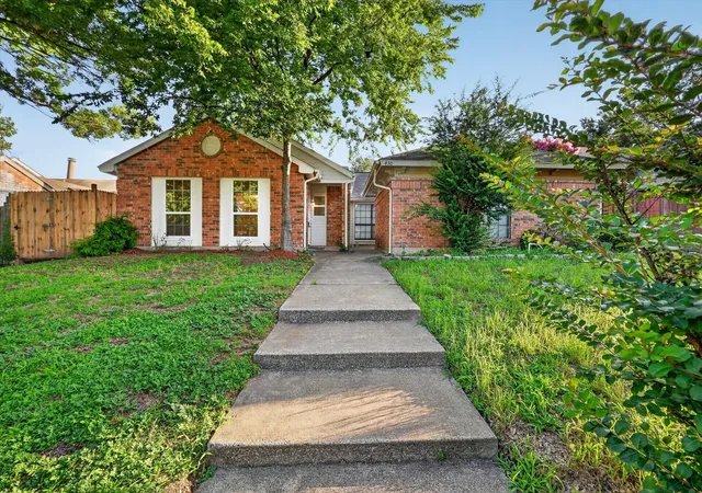 Homes for sale in Cedar Hill, TX | 428 Dollins St, Cedar Hill, TX 75104 | MLS# 21284077