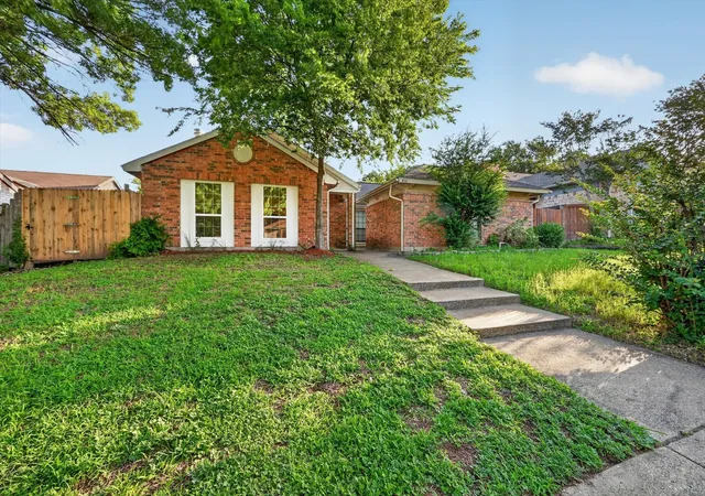 Homes for sale in Cedar Hill, TX | 428 Dollins St, Cedar Hill, TX 75104 | MLS# 21284077