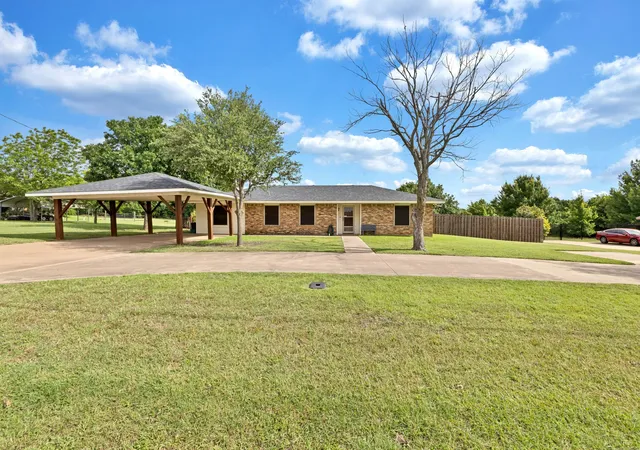 Homes for sale in Midlothian, TX | 711 Apple Ln, Midlothian, TX 76065 | MLS# 21295752