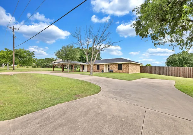Homes for sale in Midlothian, TX | 711 Apple Ln, Midlothian, TX 76065 | MLS# 21295752