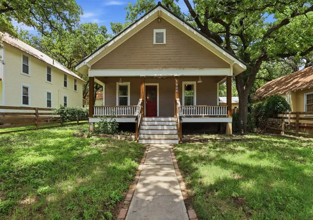 Homes for sale in Weatherford, TX | 1905 Old Dicey Rd, Weatherford, TX 76085 | MLS# 21297276