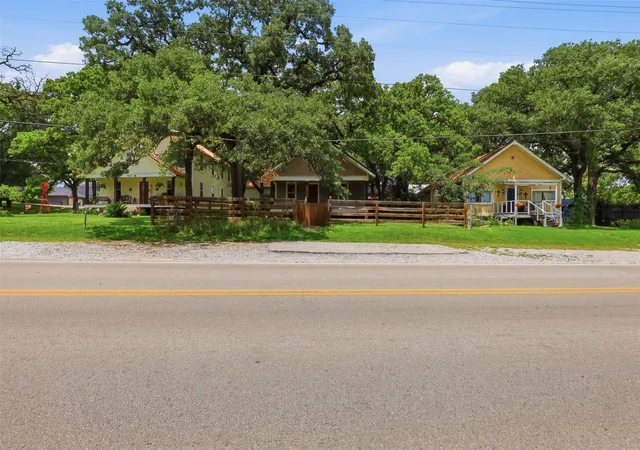 Homes for sale in Weatherford, TX | 1905 Old Dicey Rd, Weatherford, TX 76085 | MLS# 21297276