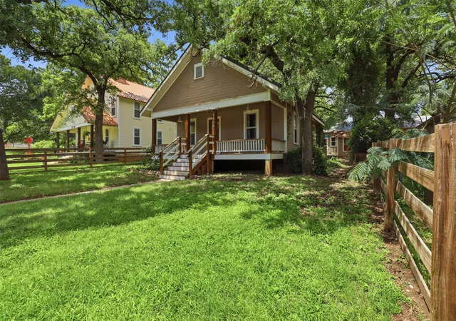 Homes for sale in Weatherford, TX | 1905 Old Dicey Rd, Weatherford, TX 76085 | MLS# 21297276