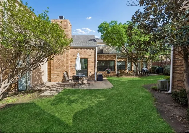 Homes for sale in Irving, TX | 217 Cimarron Trail, Irving, TX 75063 | Houzeo