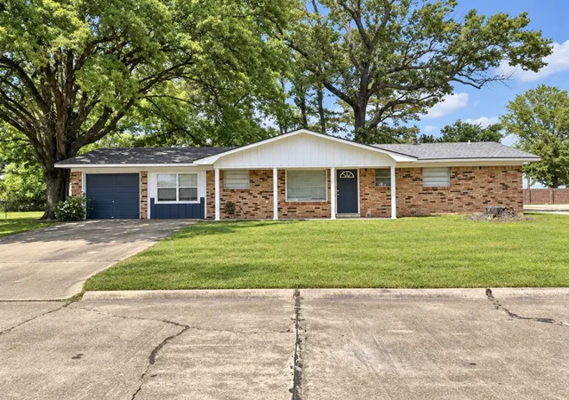 Photo 1 of Single family home for sale at 1002 Champion St, Texarkana, TX 75501 | MLS# 21297751 | Listing updated on 2026-09-30