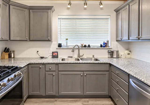 Photo 3 of Single family home for sale at 1002 Champion St, Texarkana, TX 75501 | MLS# 21297751 | Listing updated on 2026-09-30