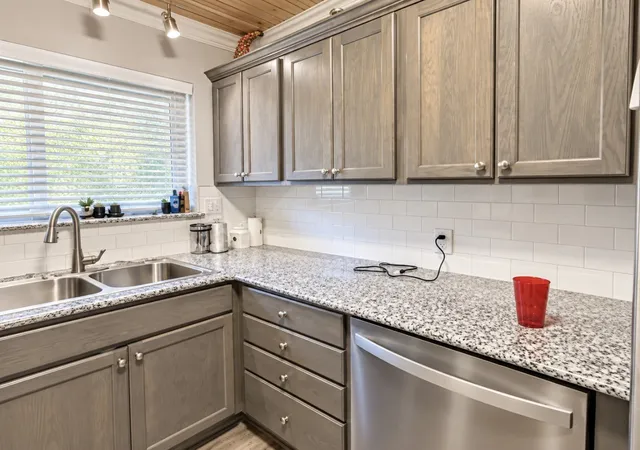 Photo 4 of Single family home for sale at 1002 Champion St, Texarkana, TX 75501 | MLS# 21297751 | Listing updated on 2026-09-30