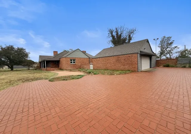 Photo 2 of Single family home for sale at 1001 N 3rd St, Lamesa, TX 79331 | MLS# 21297745 | Listing updated on 2026-09-24